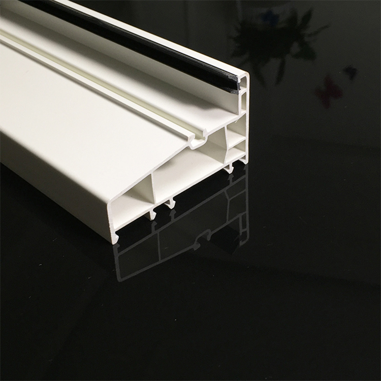 Schieben von UPVC-Profilen für Fenster und Türen